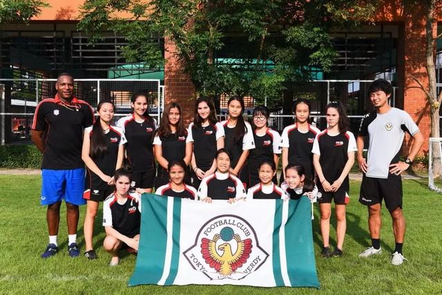 张雨霏再度夺冠，亚运会女子50米蝶泳中国选手包揽金银